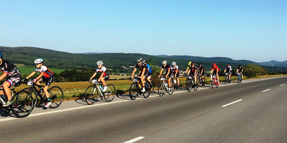 V akých formáciách jazdí cyklistický pelotón? >